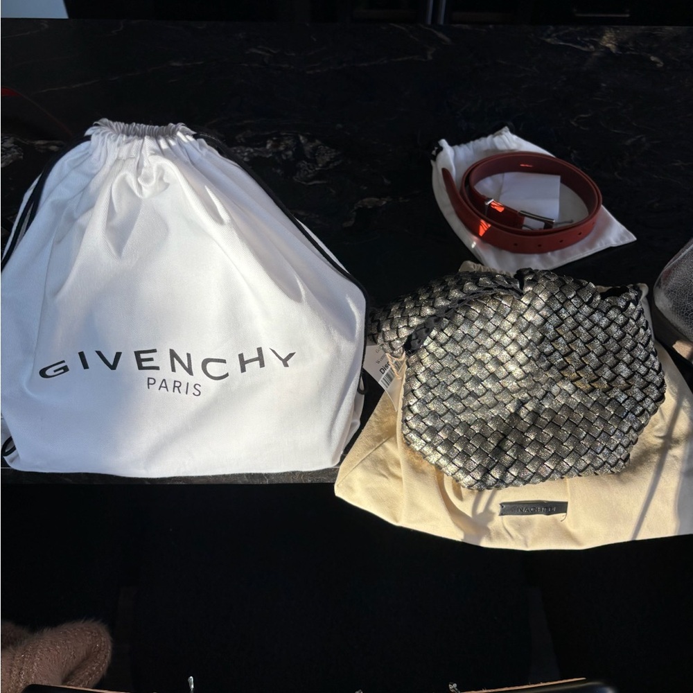 GIVENCHY Antigona Grey Leather Croc Handbag (w/strap and storage bag) - Picture 3 of 6
